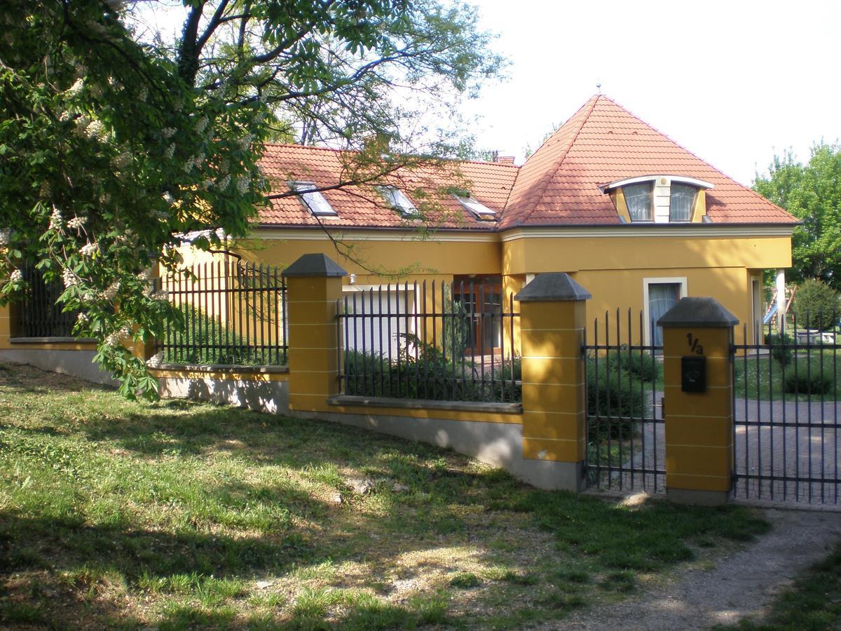 Anonim Apartman Віллань Екстер'єр фото